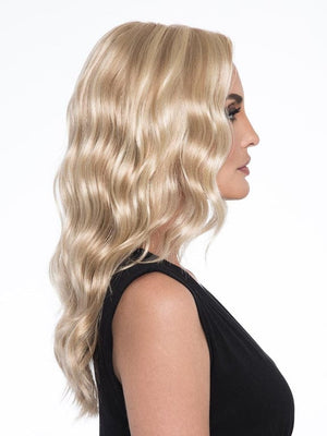 This lengthy stunner will have jaws dropping with envy. Glossy, cascading waves perfectly frame the face