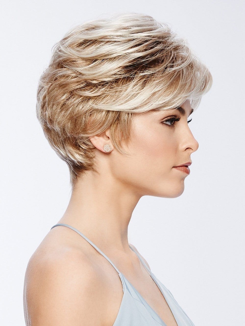 Softly feathered waves that are carefully sculpted to lengths that can be worn smooth or full